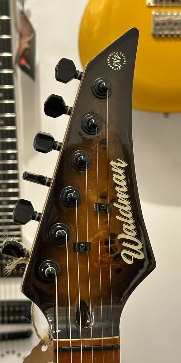 Guitarra Elétrica Waldman WIS160 Super Strato HSS Roasted Maple com Bag