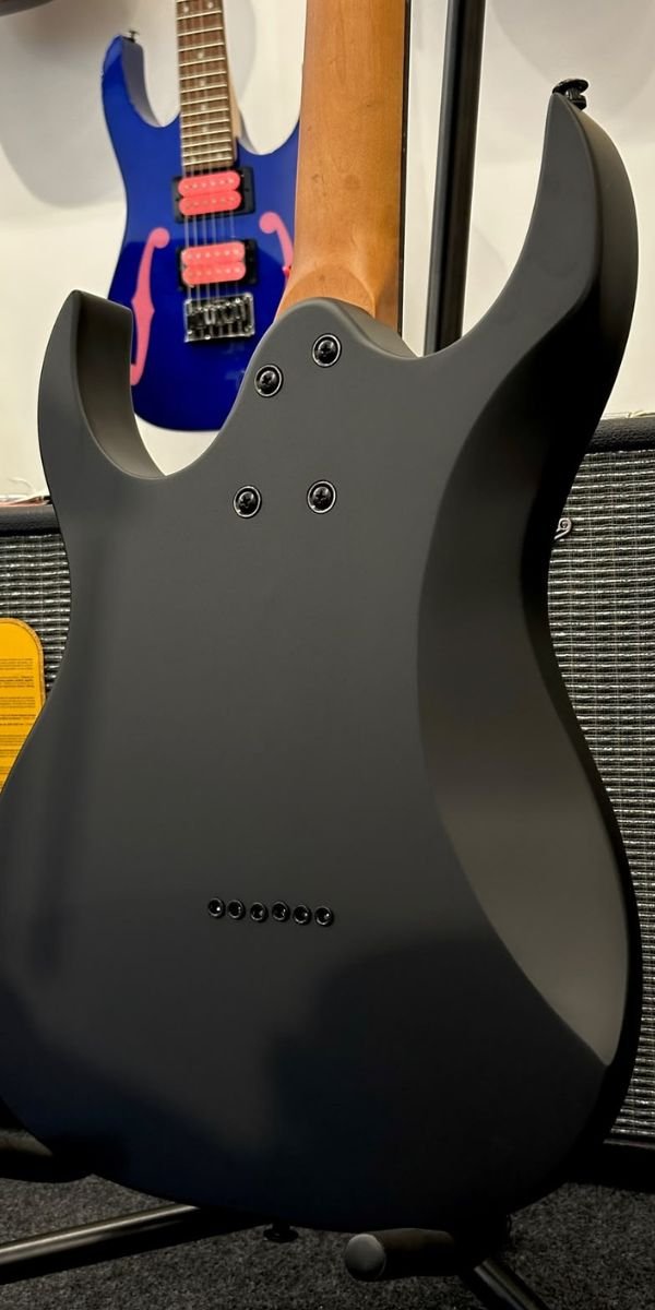 Guitarra Waldman WIG131X BKS Black Satin Super Strato HH 24 Trastes