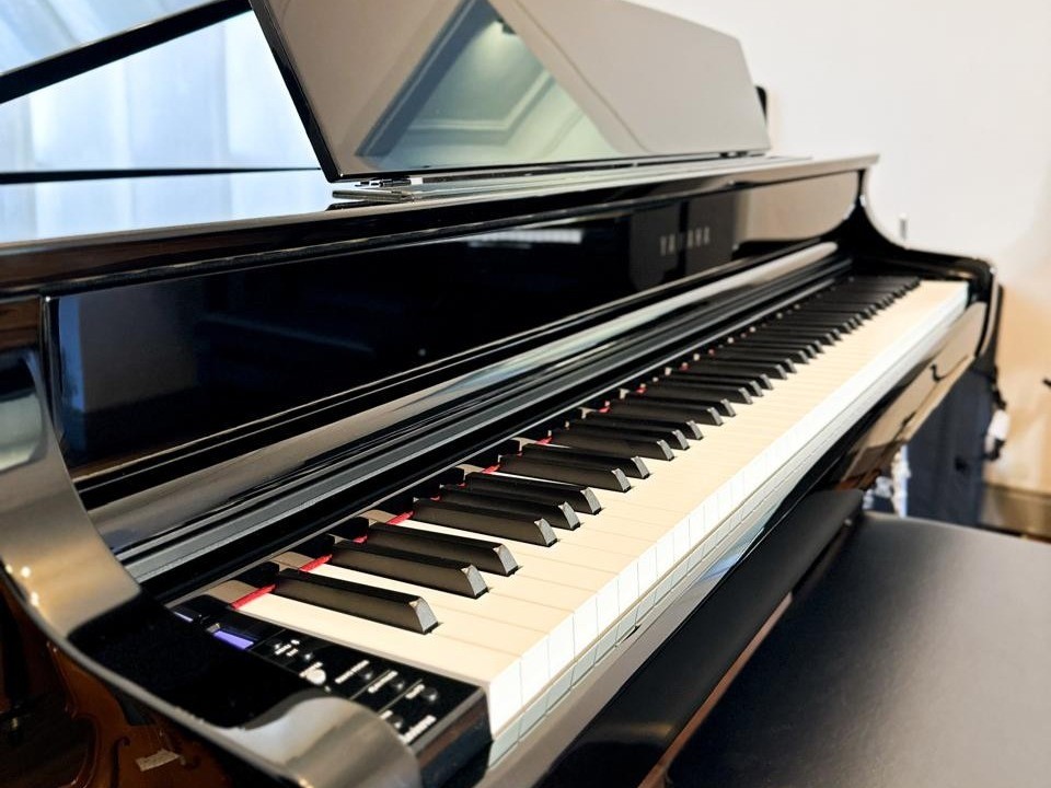 Yamaha CLP-865GP: vale a pena investir nesse piano digital de cauda?