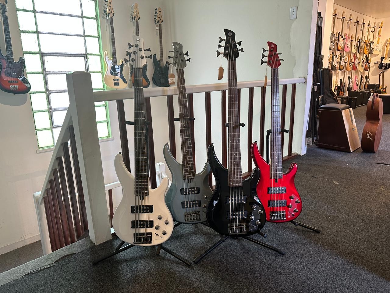 Yamaha TRBX305: o contrabaixo de 5 cordas ideal para estudo, ensaio e palco