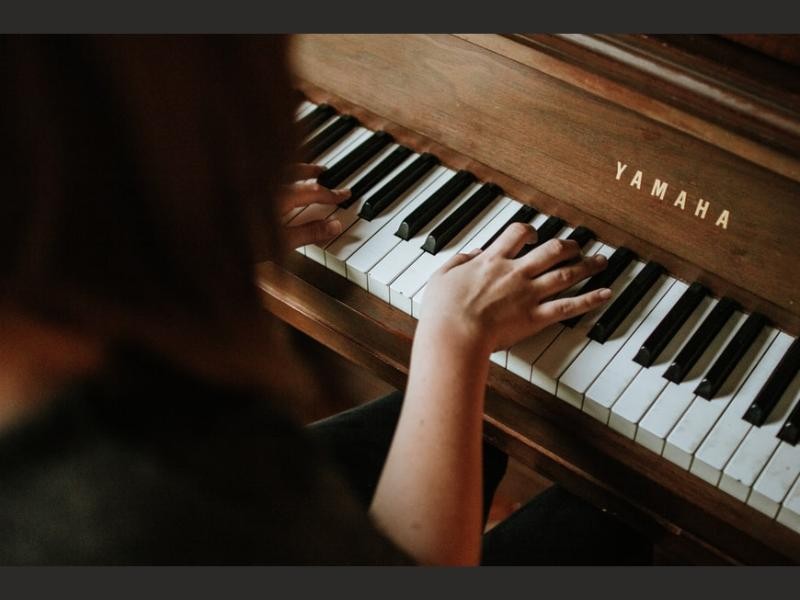 Qual a diferença entre um piano digital e piano acústico?