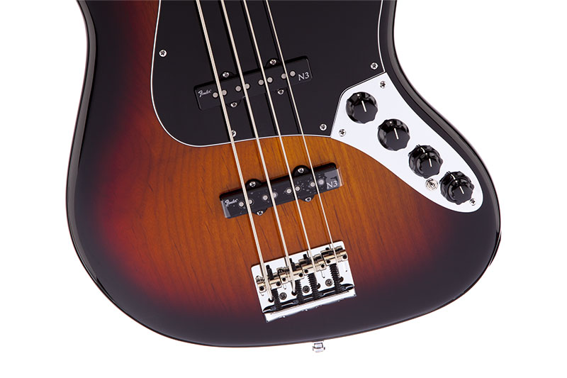 CONTRABAIXO FENDER 019 4580 - AM DELUXE JAZZ BASS - 700 - 3-COLOR SUNBURST