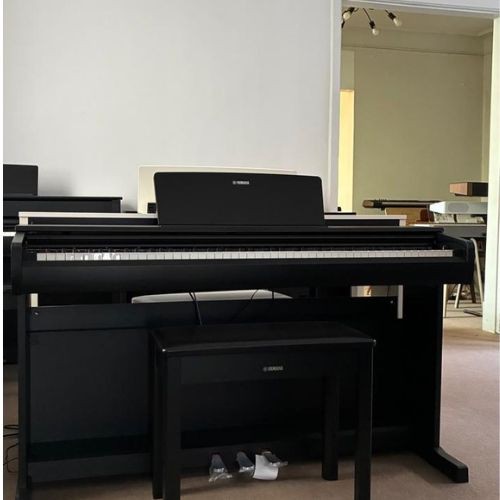 Piano Digital Yamaha Arius Ydp-146b Preto 88 Teclas Ghs Com 3 Pedais 