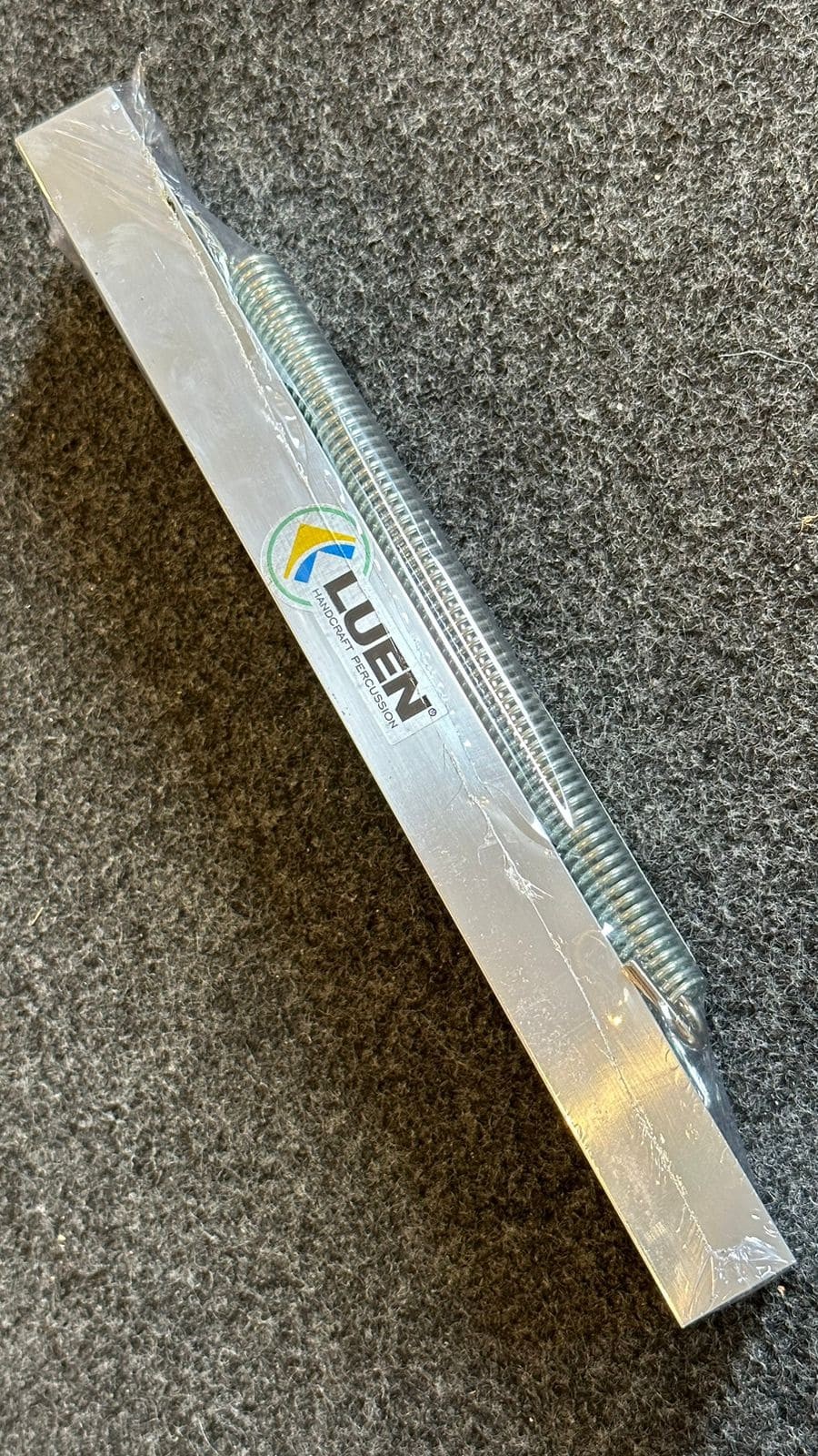 Reco-reco Luen Pop em Alumínio 2 Molas Com Baqueta 