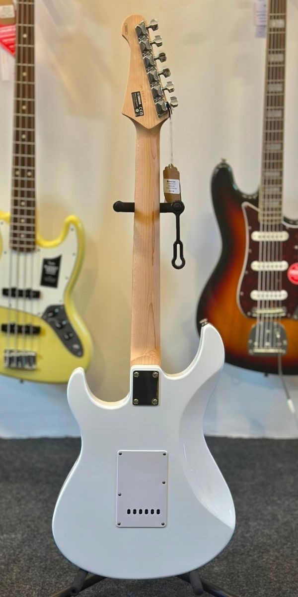 Guitarra Yamaha Pacifica 012 Branca Hss Com Tremolo – Pac012 White 