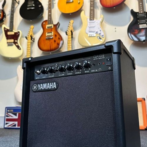 Amplificador Cubo Para Guitarra Yamaha Ga15ii 15w Rms Preto 
