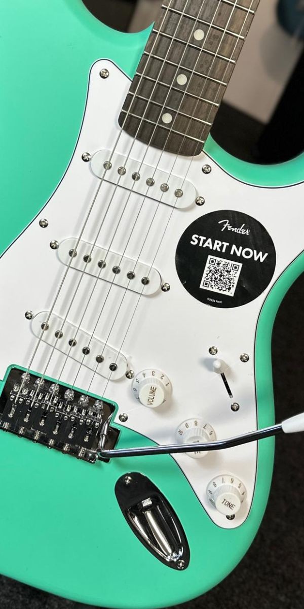 Guitarra Fender Squier Debut Series Stratocaster Sea Foam Green Satin 
