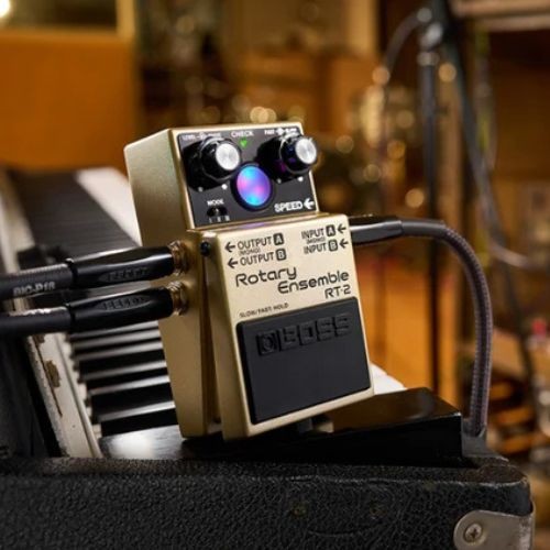 Pedal Boss Rt-2 Rotary Ensemble Efeito Rotary Speaker Estéreo 