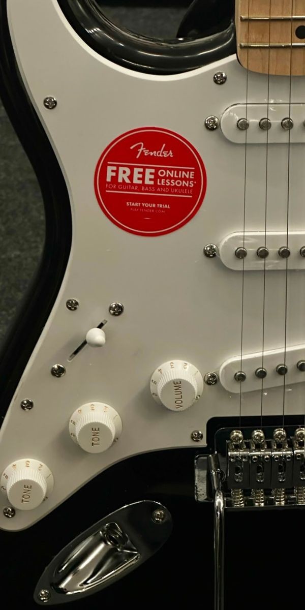 Guitarra Squier Sonic Stratocaster Canhota Maple Black | Openstage 