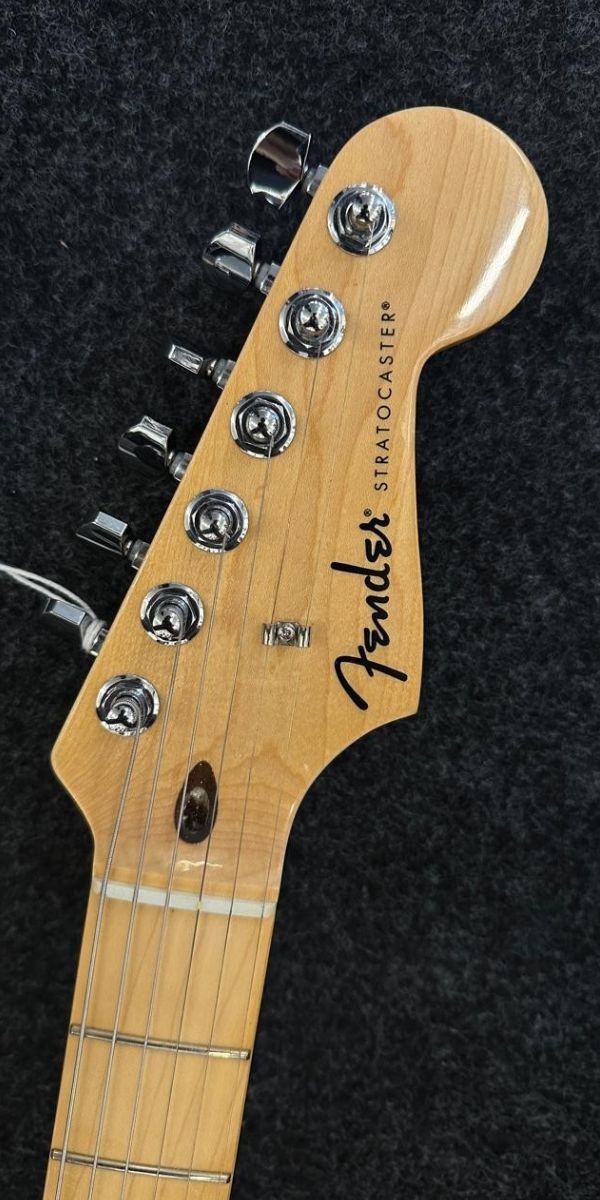 Guitarra Fender Standard Stratocaster Olympic White Maple Com Escudo Branco 