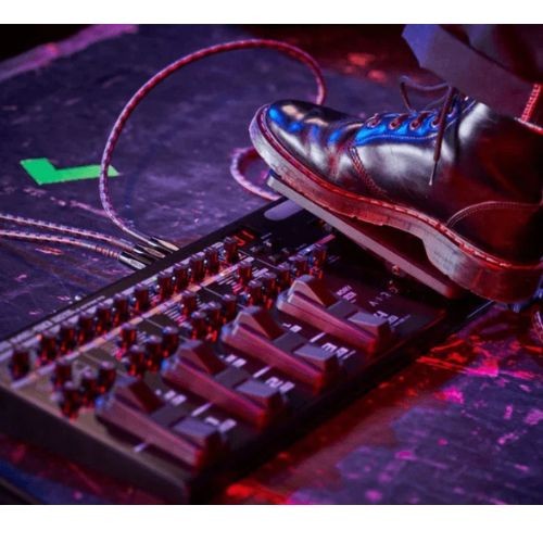 Pedaleira Boss Me-90 Multiefeitos Para Guitarra Com Aird e Pedal de Expressão 