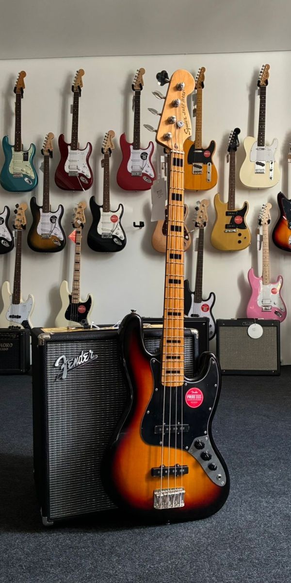 Baixo 4 Cordas Classic Vibe '70s Jazz Bass 3-tone Sunburst 