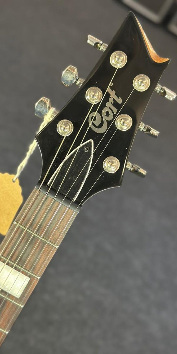 Guitarra Cort hh M600 bb Elétrica Premium Com Humbuckers e Locking Tuners 