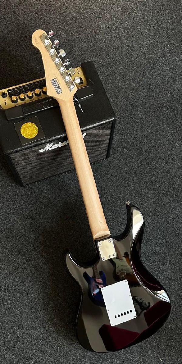 Guitarra Yamaha Pacifica 012 Preta Hss Strato – Pac012 bl 