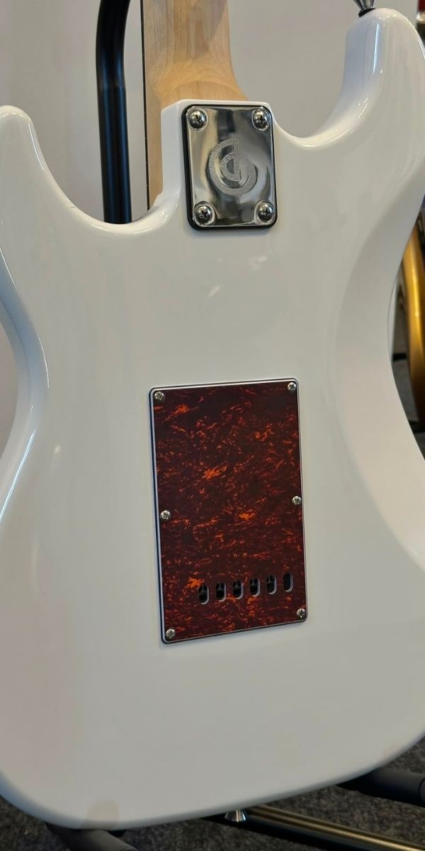 Guitarra Giannini G-102 Wh/tt Strato hh White Com Escudo Tortoise e 2 Humbuckers 