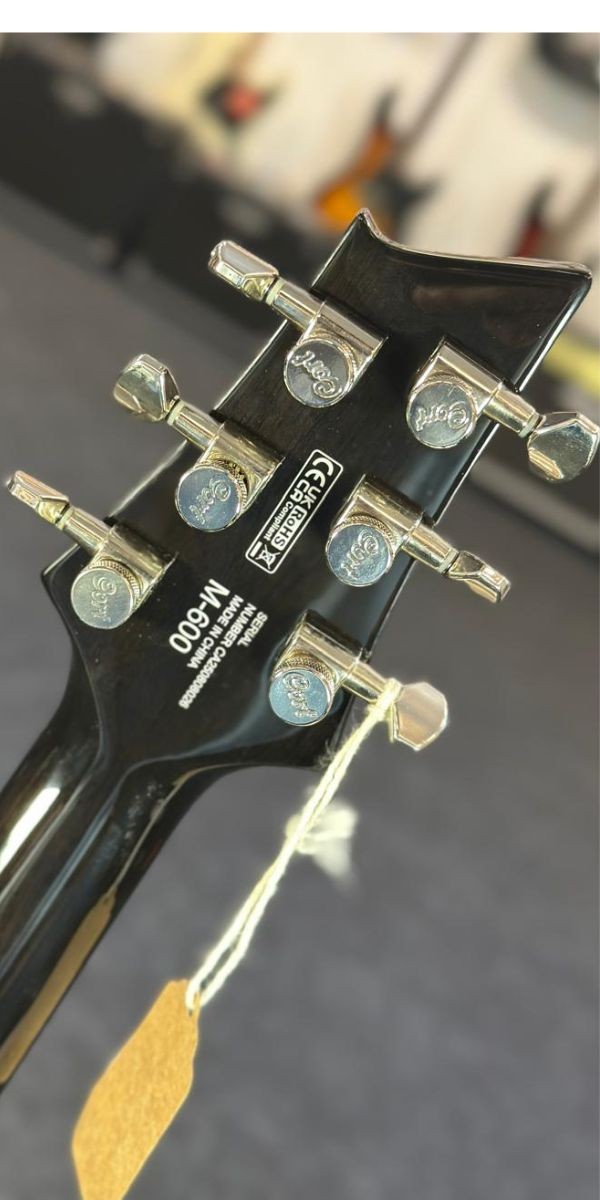 Guitarra Cort hh M600 bb Elétrica Premium Com Humbuckers e Locking Tuners 