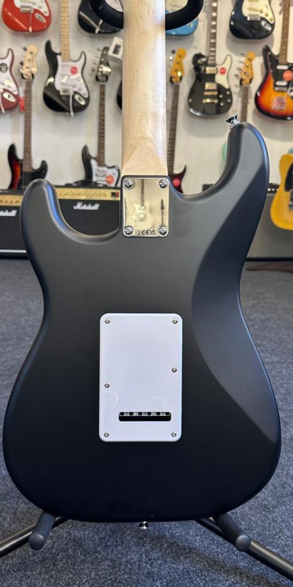Guitarra Squier Debut Collection Stratocaster Black by Fender – 0379600506 
