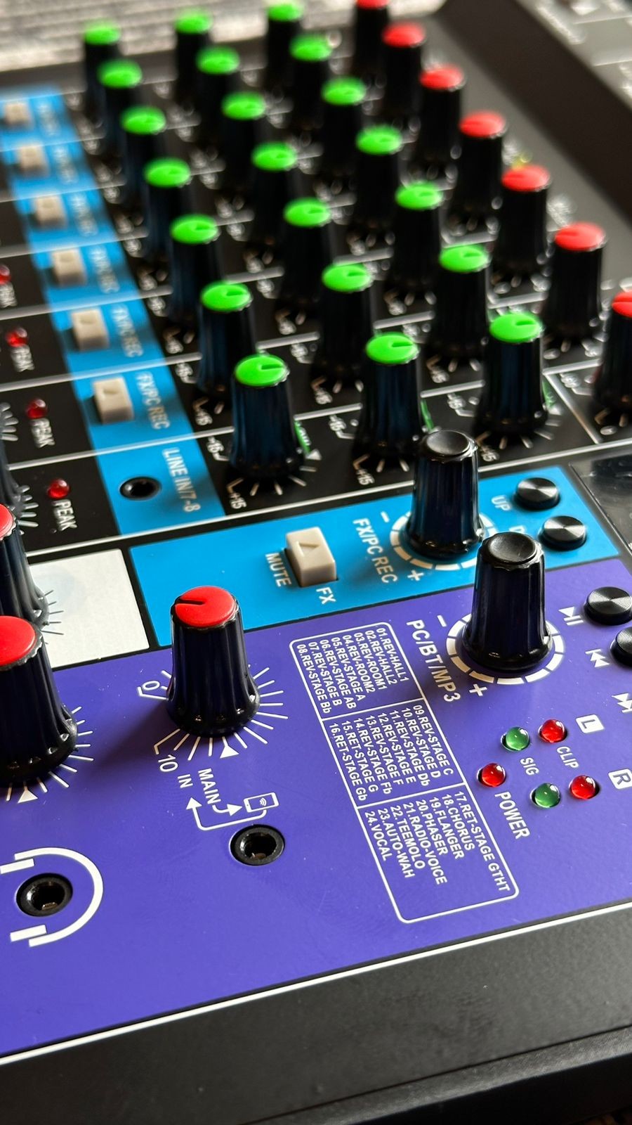 Mesa de Som 8 Canais Analógica Compacta Soundvoice Mc8bt 