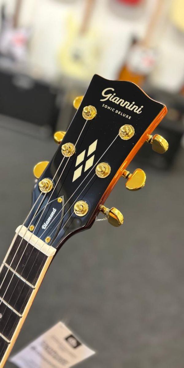 Guitarra Elétrica Giannini Sonic Deluxe Diamond Gae06 Dlx vs Violin Sunburst Semiacústica | Guitarra Semiacústica Giannini Gae06 Dlx vs Violin Sunburst Com 2 Humbuckers 