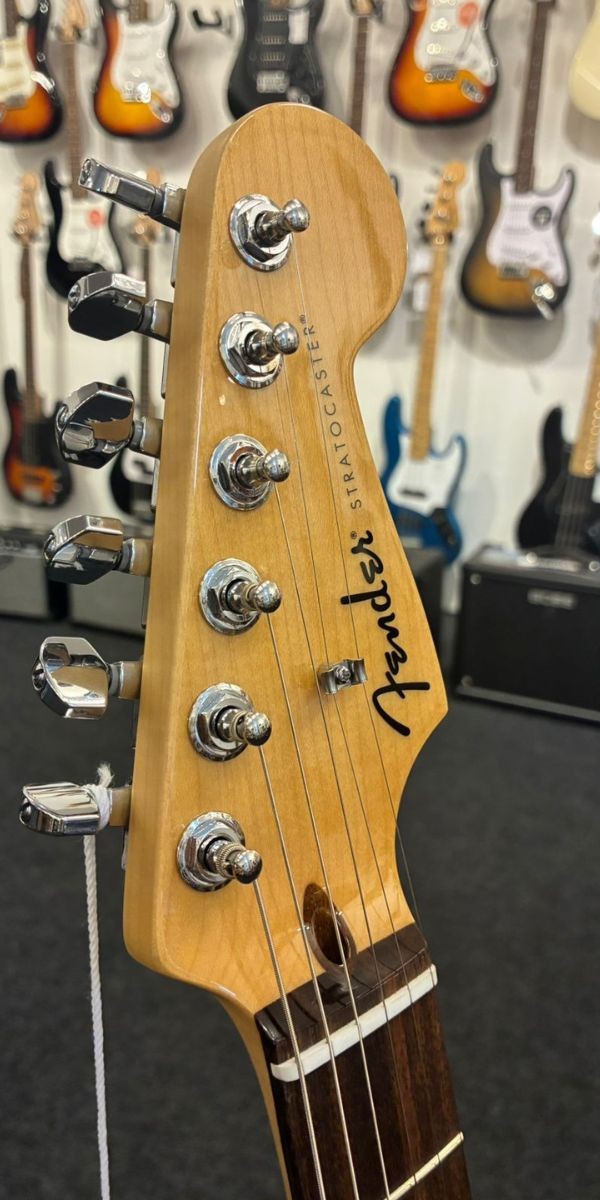 Guitarra Fender Standard Stratocaster Hss Candy Cola Laurel Com Escudo Branco 