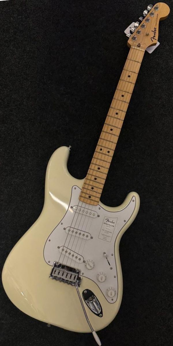Guitarra Fender Standard Stratocaster Olympic White Maple Com Escudo Branco 