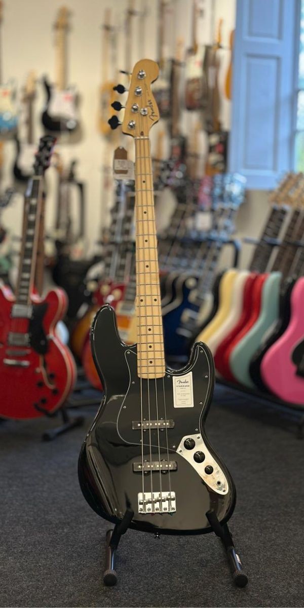 Baixo 4 Cordas Fender Standard Jazz Bass Black 
