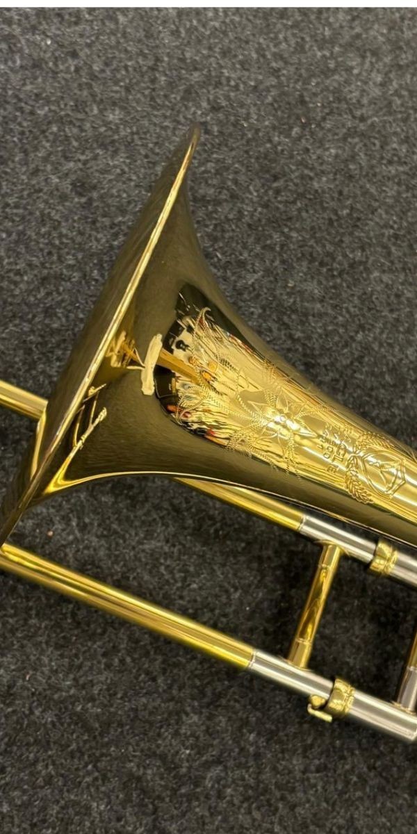 Trombone de Vara Eagle Tv600 em Sib Laqueado Com Estojo Luxo 
