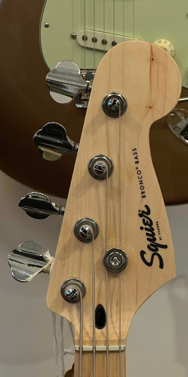 Baixo Squier by Fender Sonic Bronco Bass 4 Cordas Short Scale Maple Tahitian Coral 