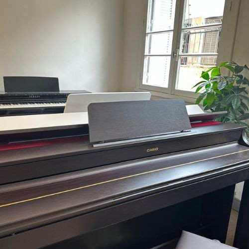 Piano Digital Casio Celviano Ap-300bn Marrom 88 Teclas Com Banqueta e Bluetooth 