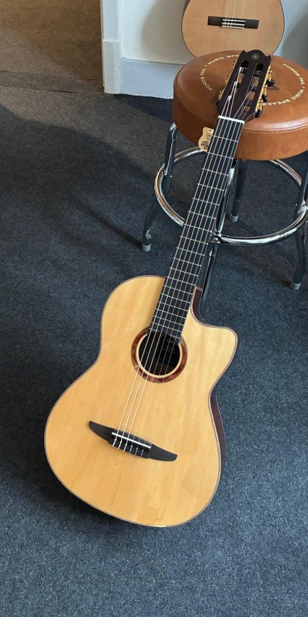 Violão Yamaha Ncx3 Eletroacústico Cutway Spruce Nylon Natural Gig Bag 