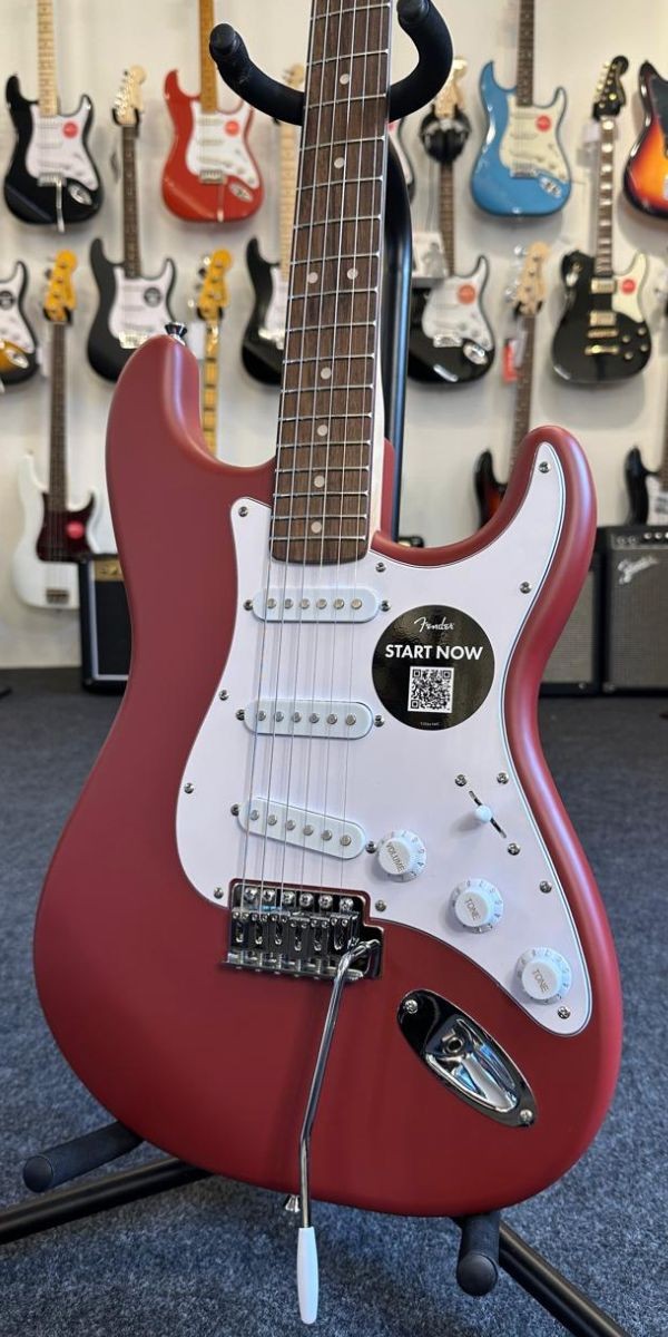 Guitarra Squier Debut Collection Stratocaster Dakota Red by Fender – 0379600554 