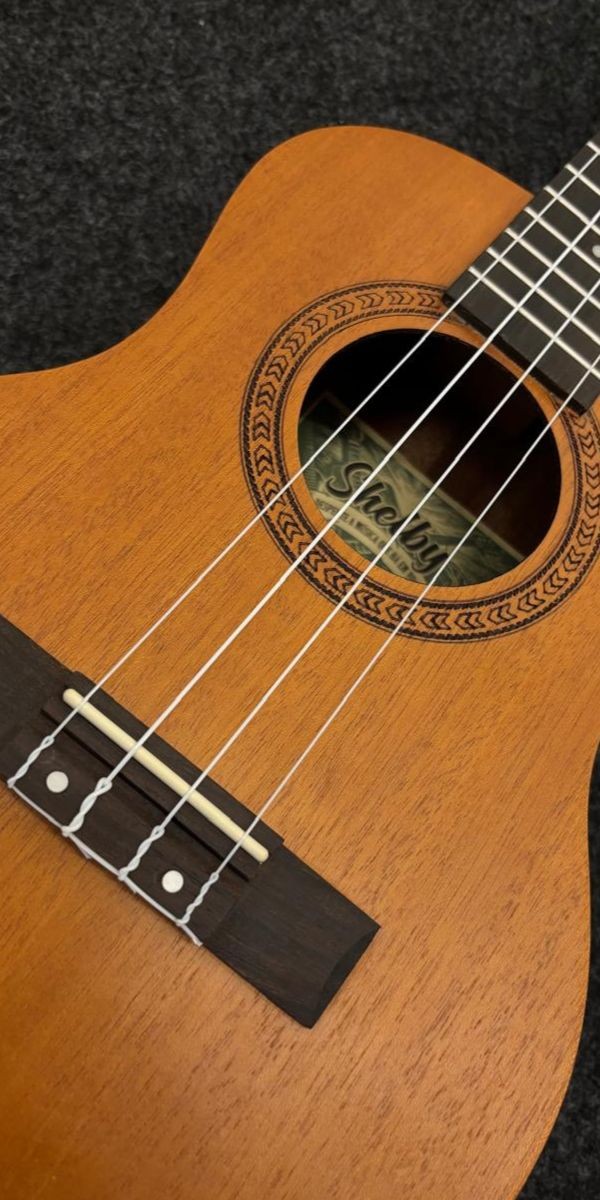 Ukulele Shelby Su25m Tenor 25 Polegadas Mogno Satin 