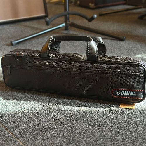 Flauta Transversal Yamaha Yfl-212 Prateada Com Chaves Fechadas e Estojo 