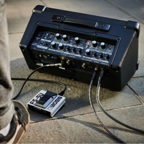 Amplificador Boss Cube Street ii 10w Estéreo a Pilhas Para Guitarra, Voz e Instrumentos 