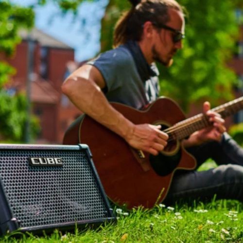 Amplificador Boss Cube Street ii 10w Estéreo a Pilhas Para Guitarra, Voz e Instrumentos 