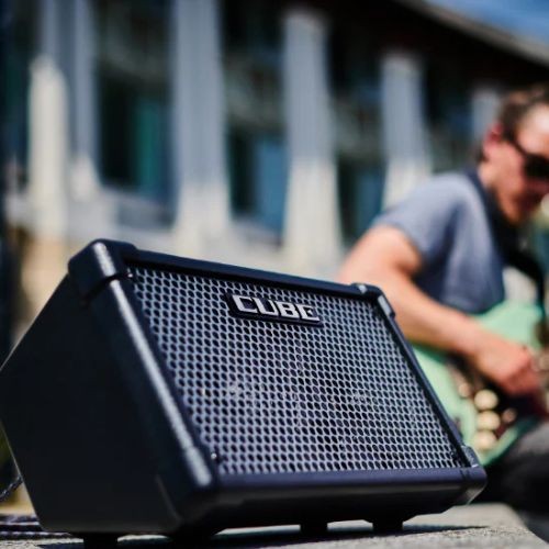 Amplificador Boss Cube Street ii 10w Estéreo a Pilhas Para Guitarra, Voz e Instrumentos 