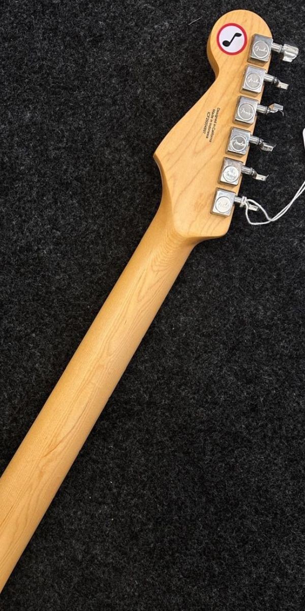 Guitarra Fender Standard Stratocaster Olympic White Maple Com Escudo Branco 