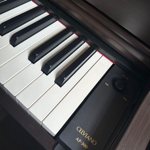 Piano Digital Casio Celviano Ap-300bn Marrom 88 Teclas Com Banqueta e Bluetooth 