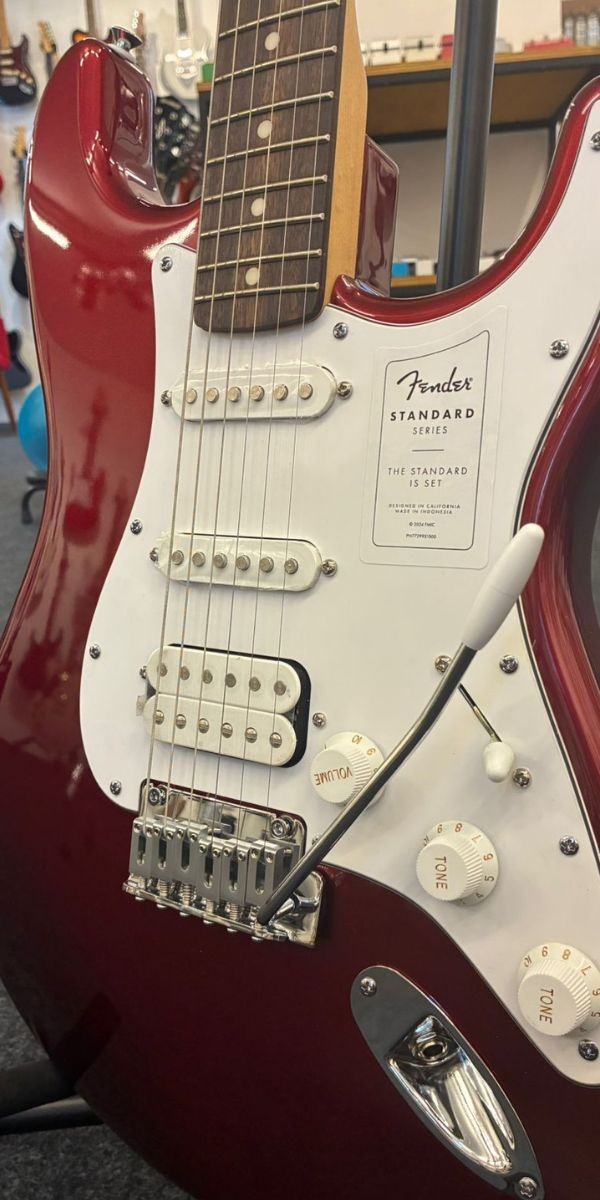 Guitarra Fender Standard Stratocaster Hss Candy Cola Laurel Com Escudo Branco 
