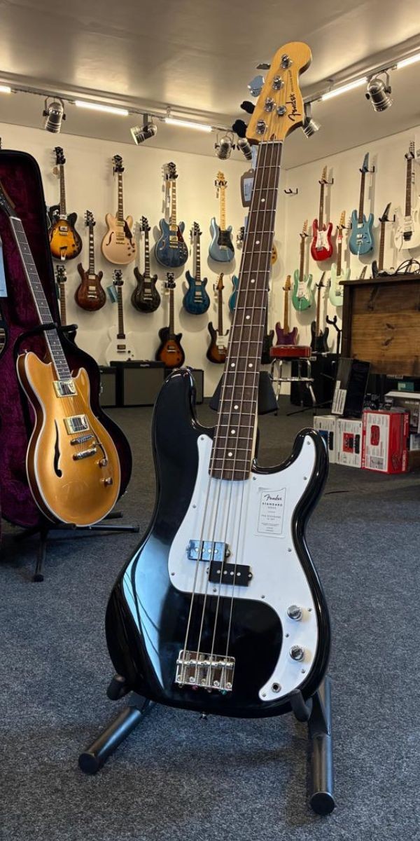 Baixo Fender  Standard Precision Bass Black 