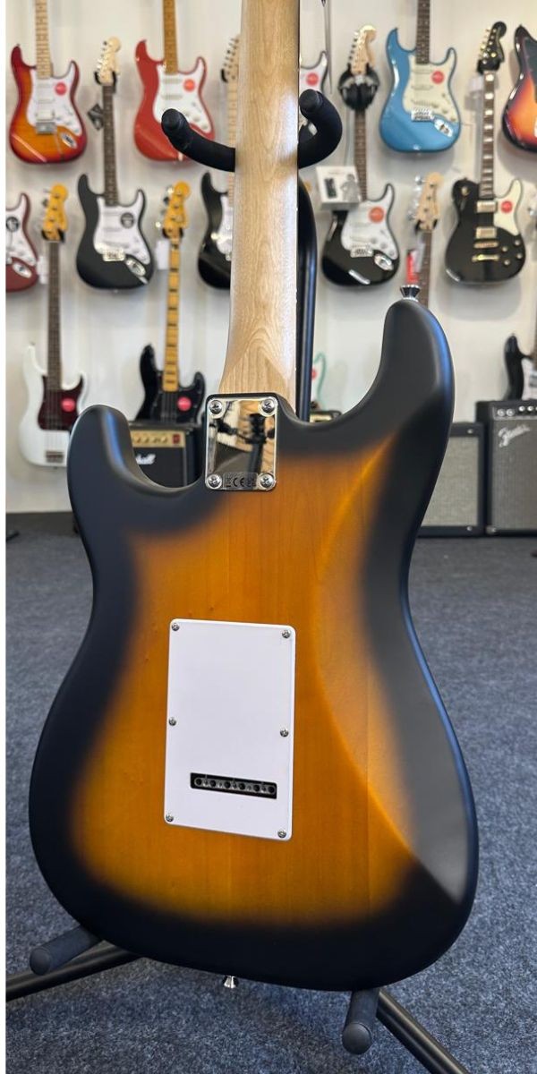 Guitarra Squier Debut Collection Stratocaster 2-color Sunburst Satin by Fender – 0379600503 