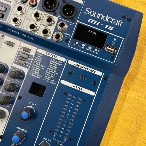 Mesa de Som Soundcraft Mi-16 Analógico Com 16 Canais 