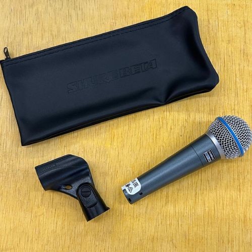 Microfone Dinâmico Shure Beta 58a Supercardioide Xlr Para Vocal Profissional 