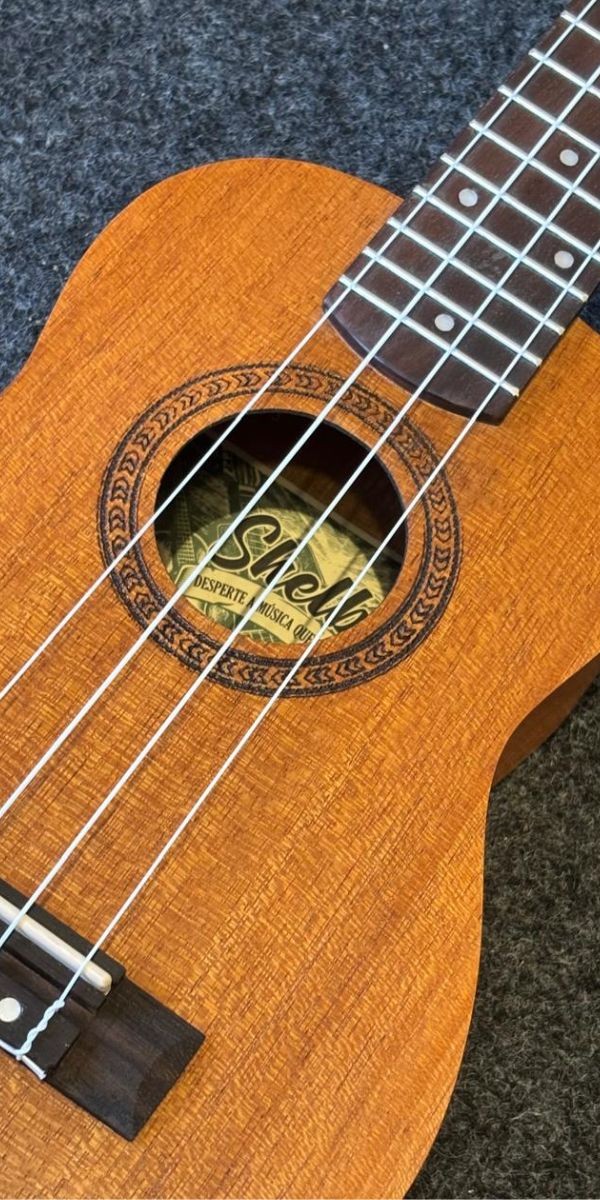 Ukulele Shelby Su21m Soprano 21 Polegadas Mogno Acetinado 