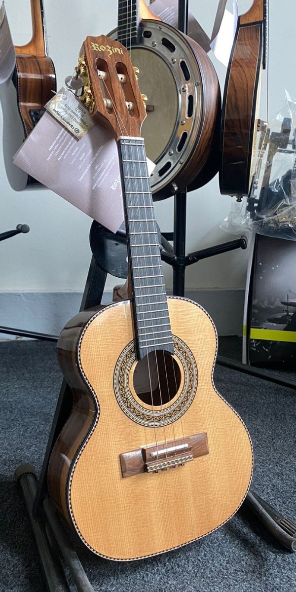 Cavaquinho Elétrico Rozini Presença Brasil Rc15.el.n.lp Natural Louro-preto 