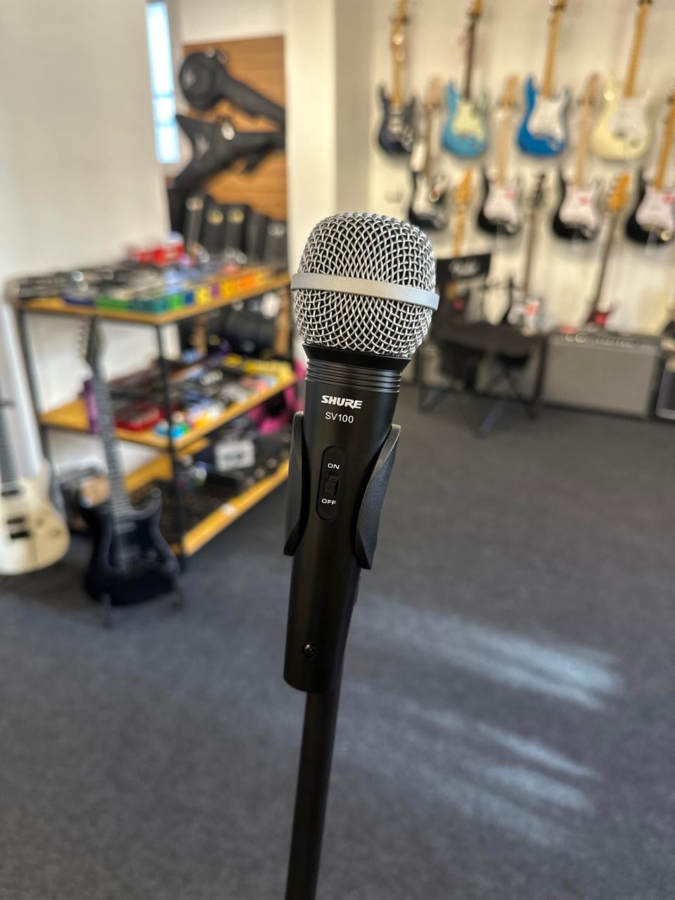 Microfone Shure Sv100 Bastão Com Fio 