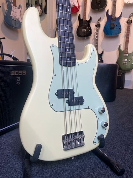 Baixo 4 Cordas Tagima Memphis Mb40 Owh Satin Precision Branco 