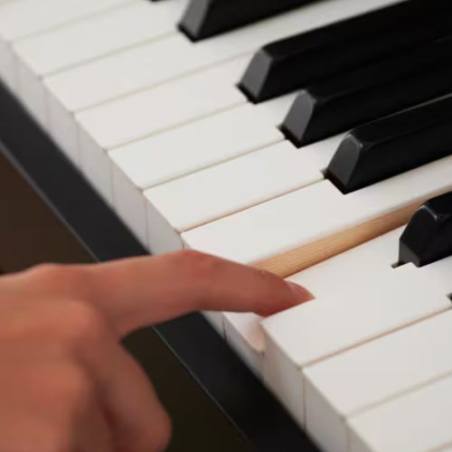 Piano Digital Casio Celviano Ap-550bk 88 Teclas Preto Com Banco Bluetooth e 3 Pedais 