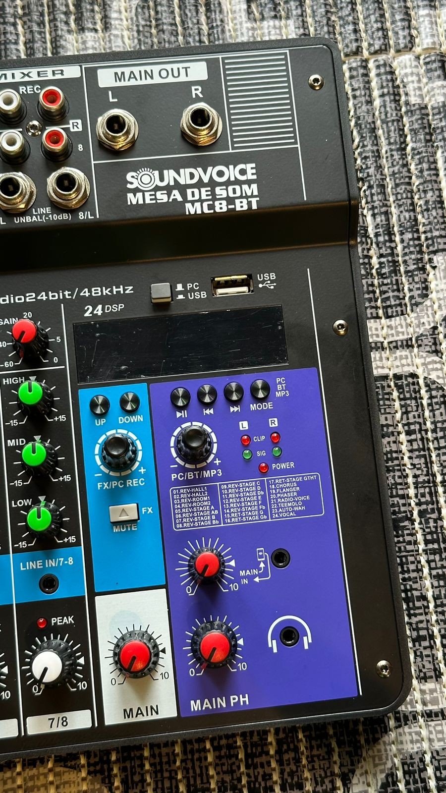 Mesa de Som 8 Canais Analógica Compacta Soundvoice Mc8bt 