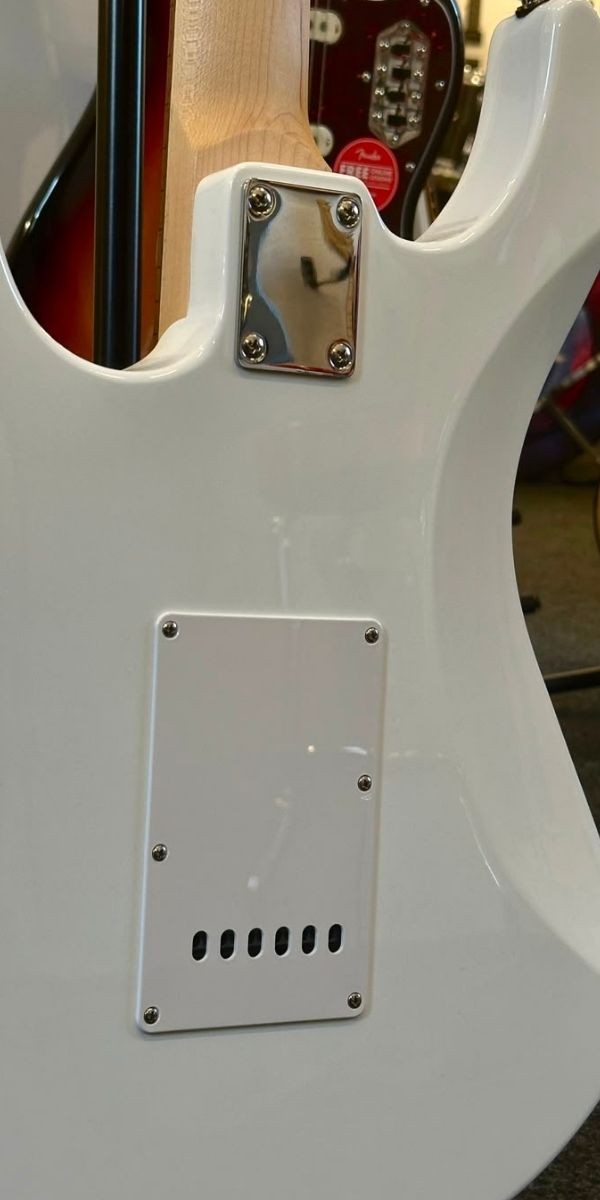 Guitarra Yamaha Pacifica 012 Branca Hss Com Tremolo – Pac012 White 